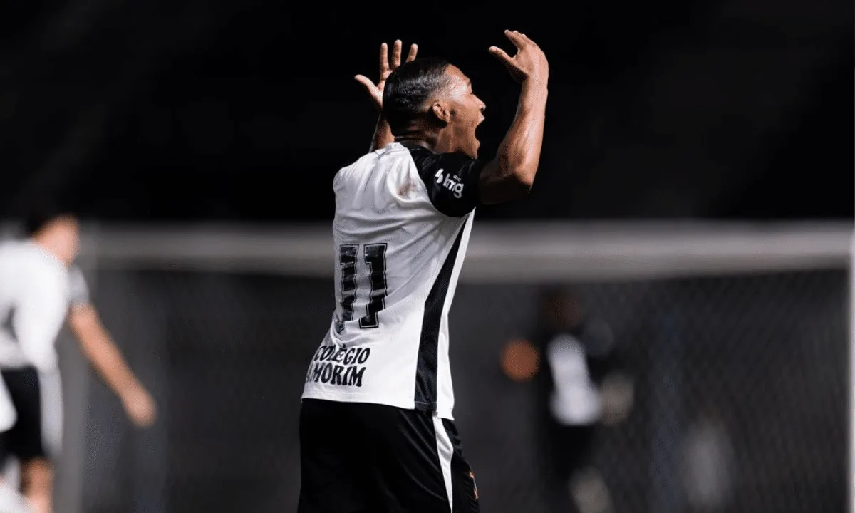 Corinthians elimina Flamengo e encara Bragantino na semifinal do Sub-17