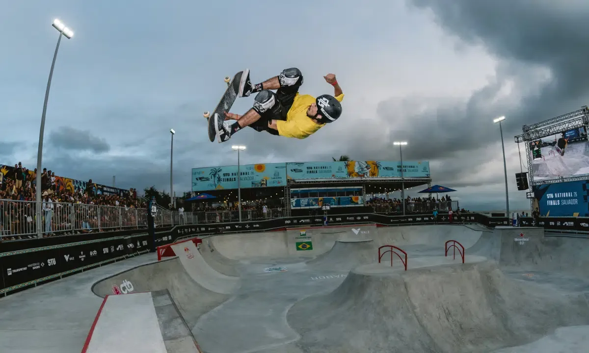 Augusto Akio lidera brasileiros na semifinal do Mundial de Skate Park