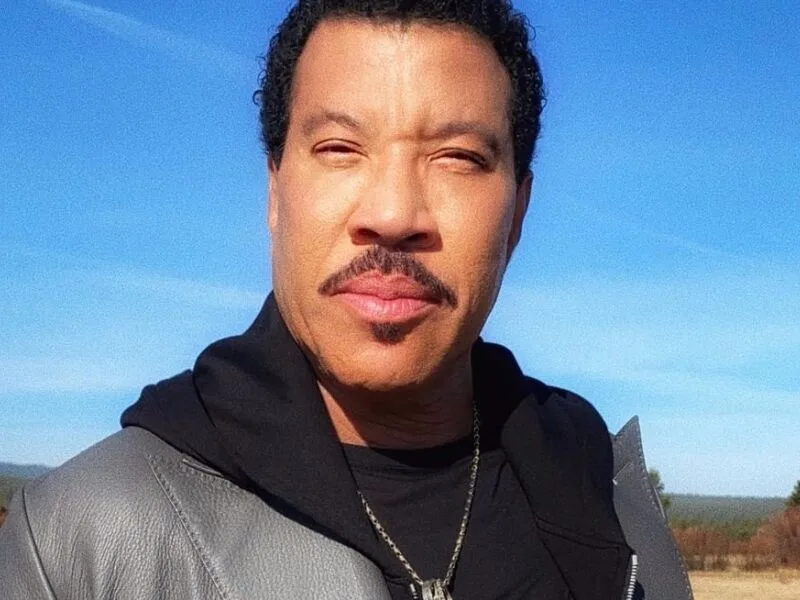 Lionel Richie cancela três shows após procedimento para fibrilação atrial
