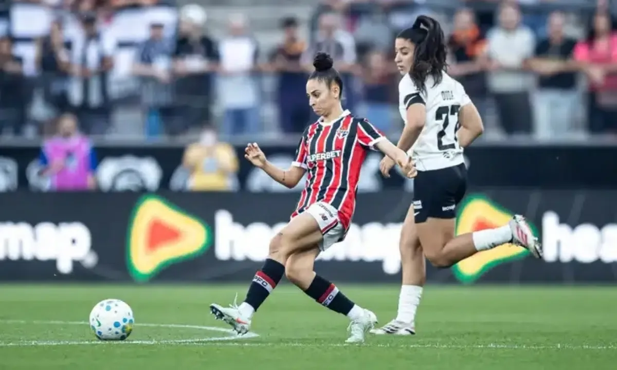 São Paulo vence Corinthians e joga por empate na final feminina