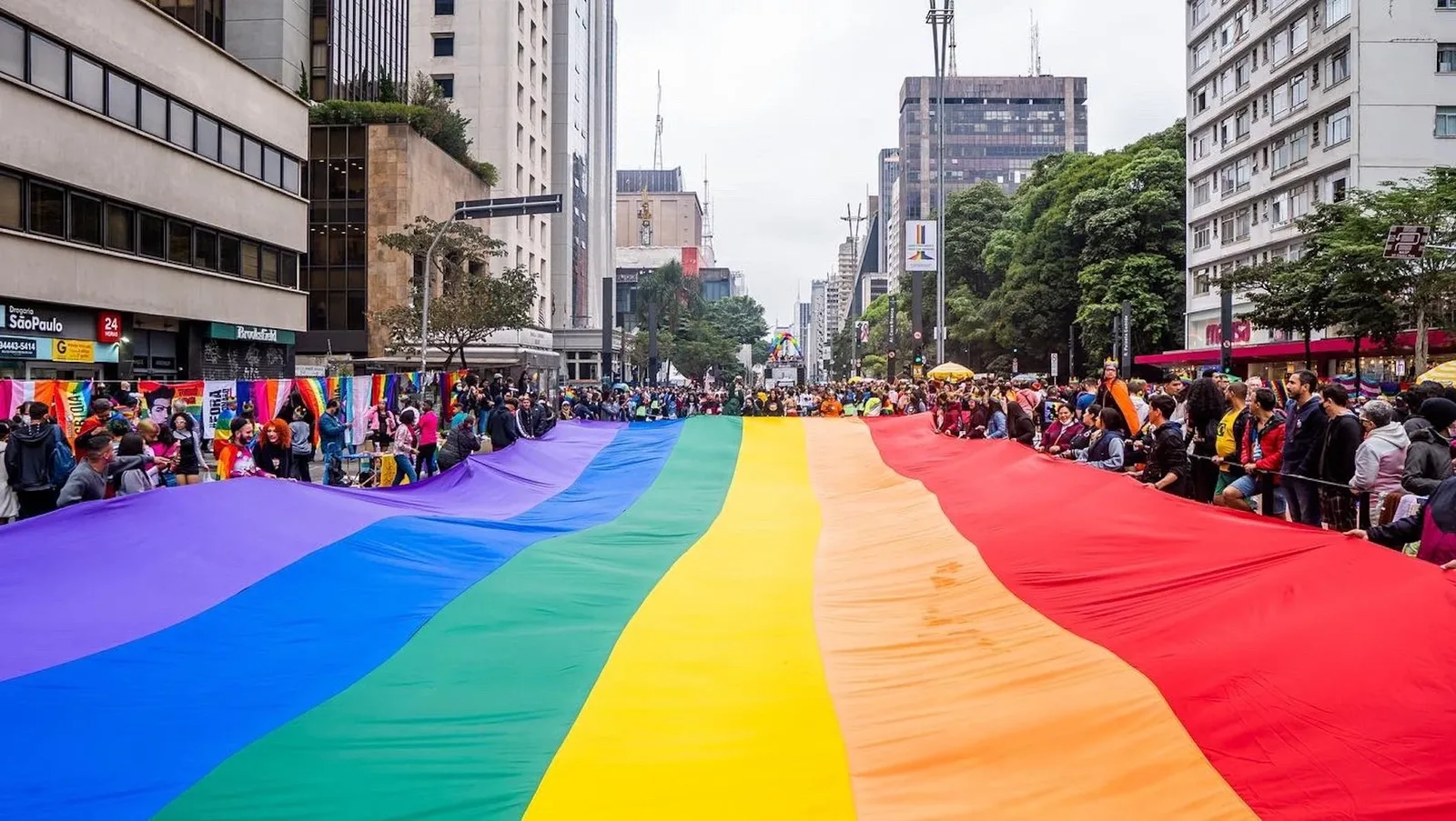 Pais são condenados por rejeitar filho após revelação da orientação sexual