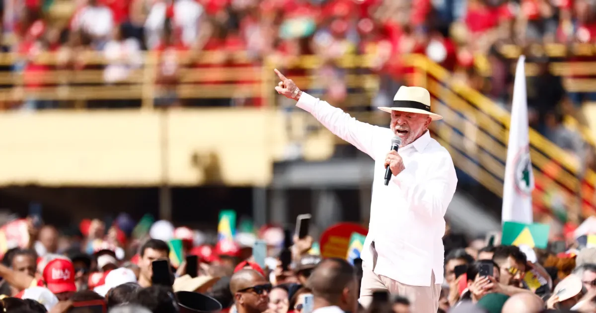 Campanha de Lula avalia ato na Paulista após votação deste domingo