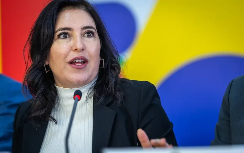 Simone Tebet anuncia processo contra Eduardo Bolsonaro por violência de gênero