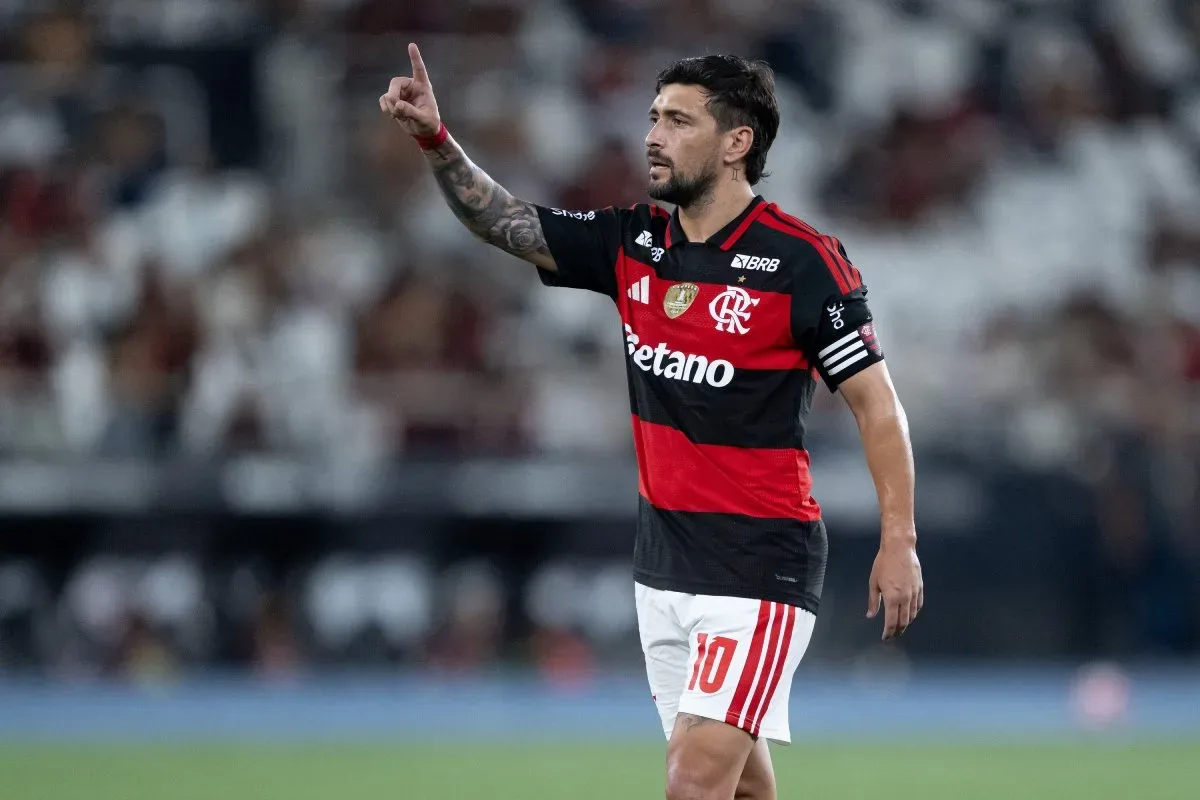 Arrascaeta fará cirurgia e pode perder até sete jogos do Flamengo