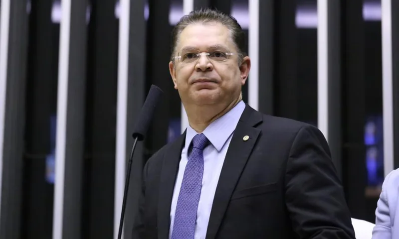 Líder do PL prevê votação de PEC sobre pagamento por hora em 2027
