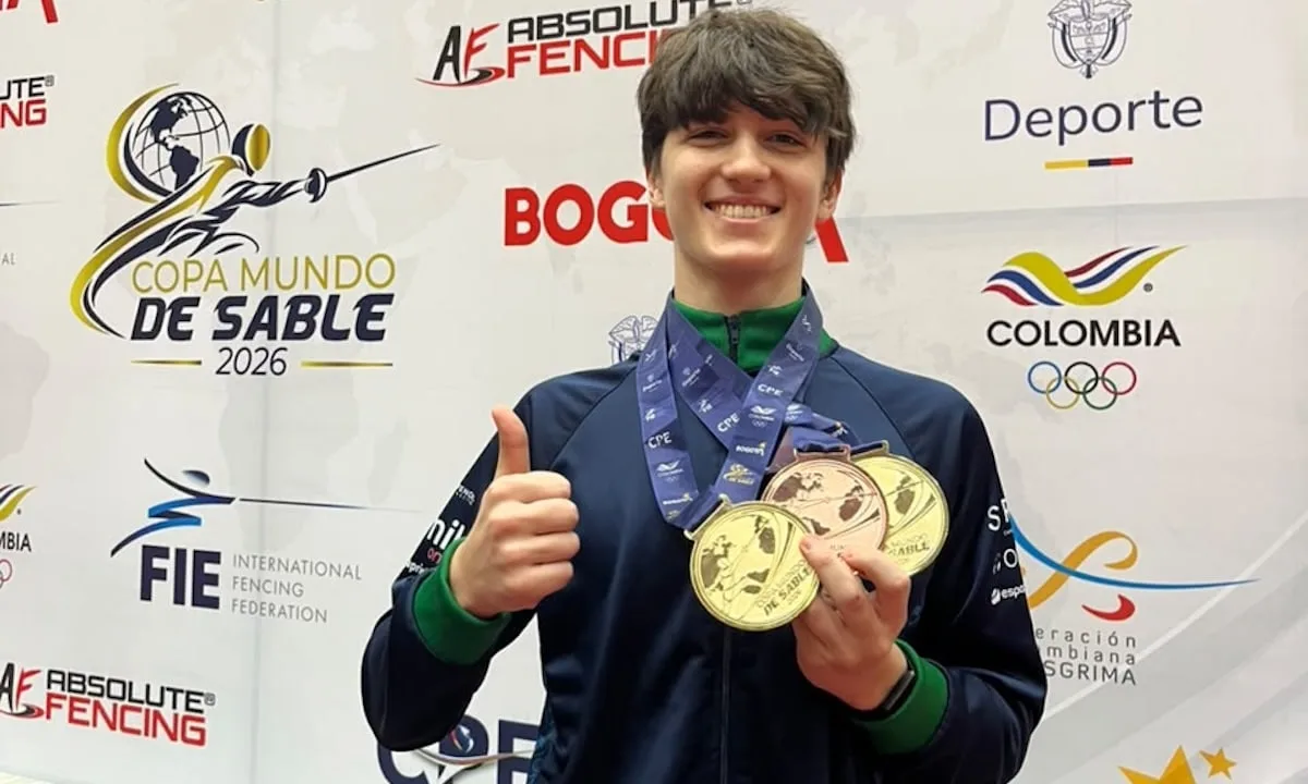 Marcus Pinto alcança liderança mundial no sabre cadete