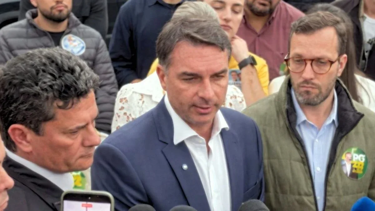 Flávio diz que Moro o considera inocente no caso das rachadinhas