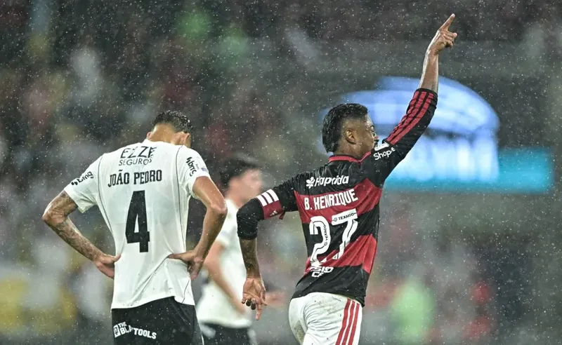 Bruno Henrique marca no fim, e Flamengo vence Corinthians por 2 a 1