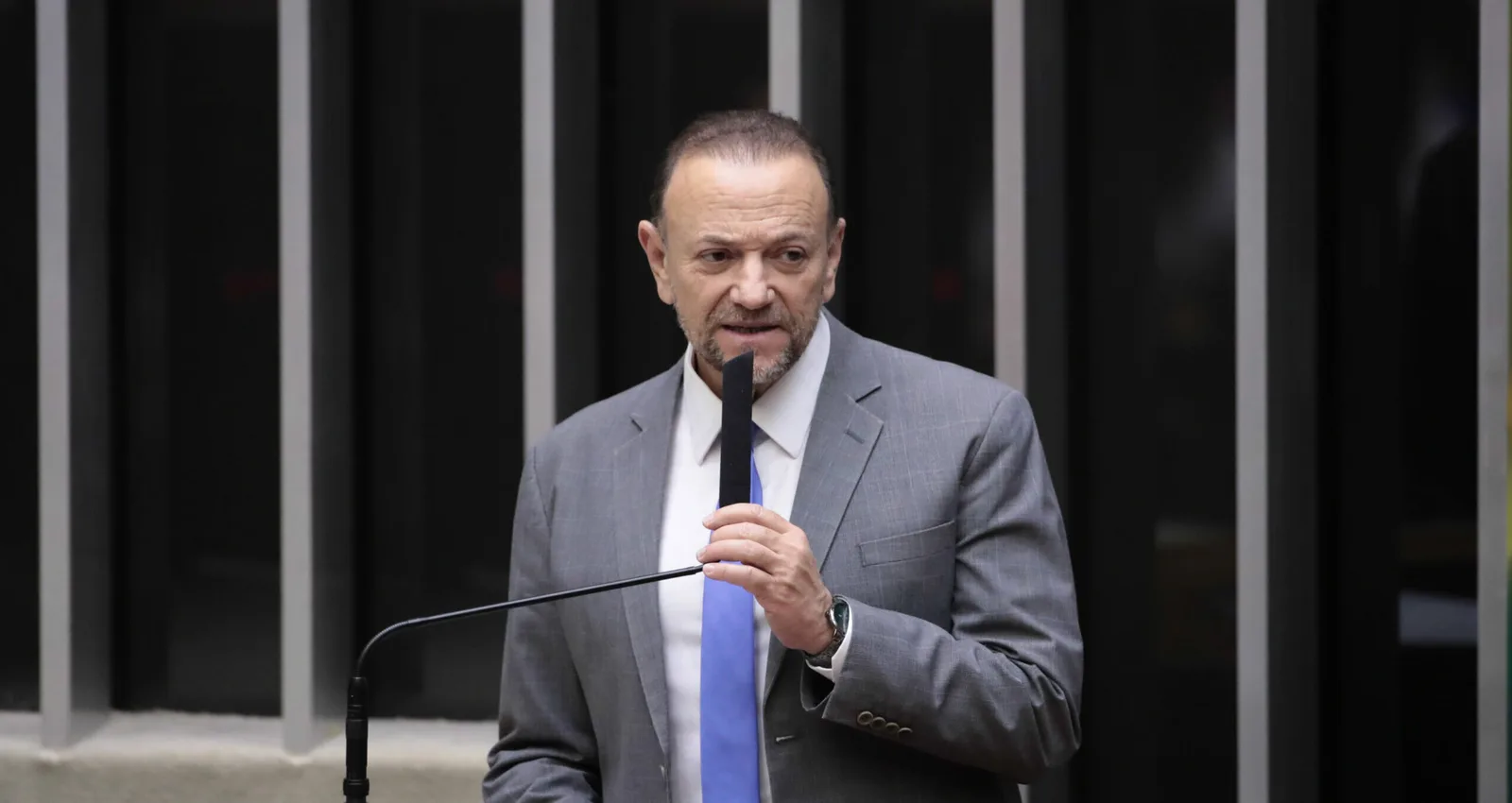 Edinho defende investigação ampla e reforma do Judiciário durante evento com Lula