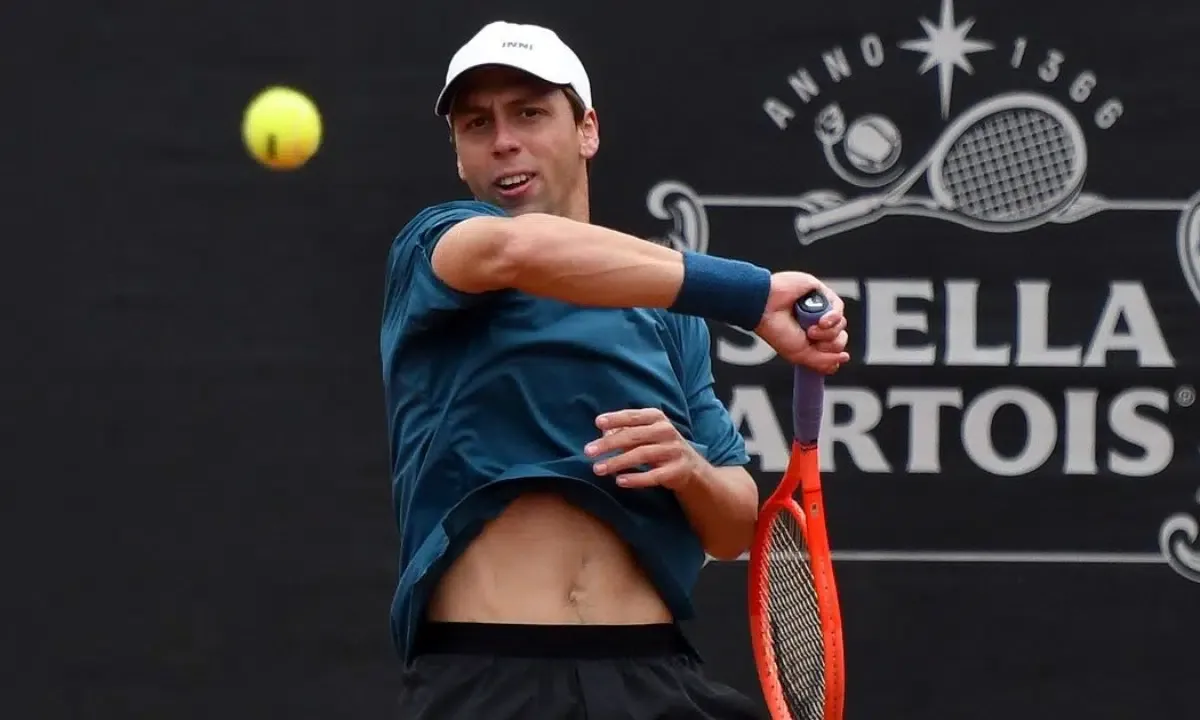 Boscardin supera Guto Miguel e avança à semifinal em Curitiba