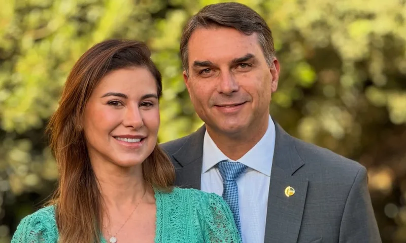 Fernanda Bolsonaro ganha espaço na campanha presidencial de Flávio