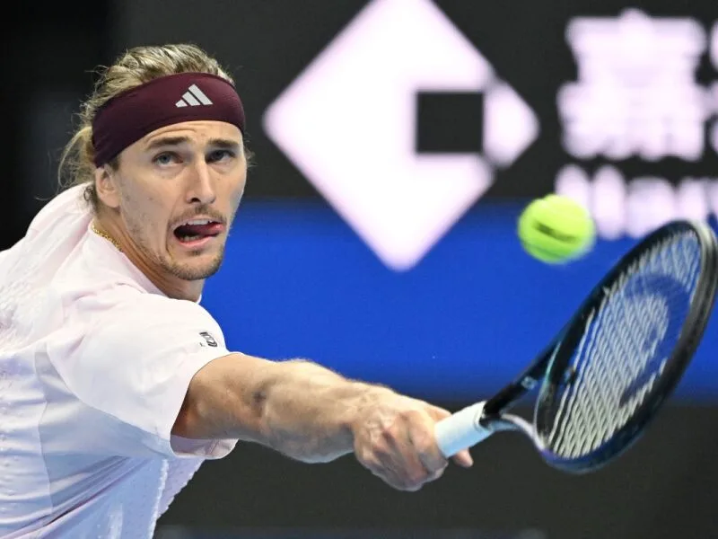 Zverev supera Shang e encara Djokovic nas quartas em Pequim