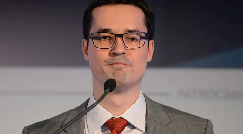 Ministro do TSE suspende atos de campanha de Deltan ao Senado