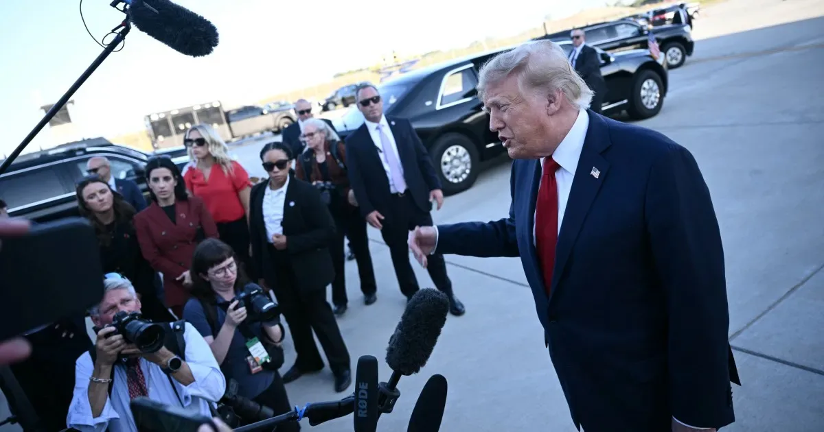 CNN, MS NOW e Politico anunciam ação contra governo Trump