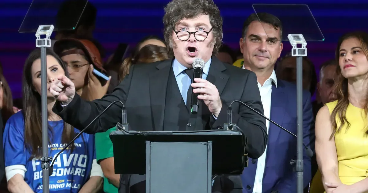 Milei critica Lula e apoia candidatura de Flávio Bolsonaro