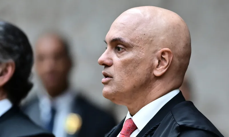 Pesquisa aponta apoio a afastamento de Moraes e Mendonça