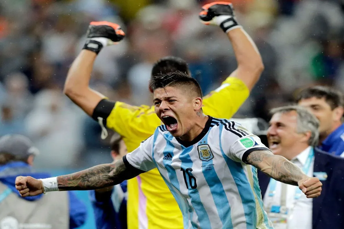 Marcos Rojo volta ao Estudiantes antes de semifinal contra o Flamengo