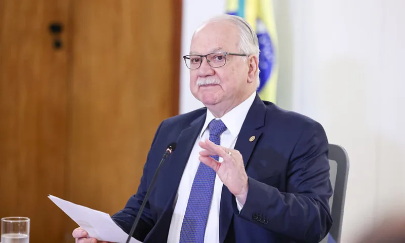 Fachin suspende decisão de Mendonça que afastou dirigentes da PF