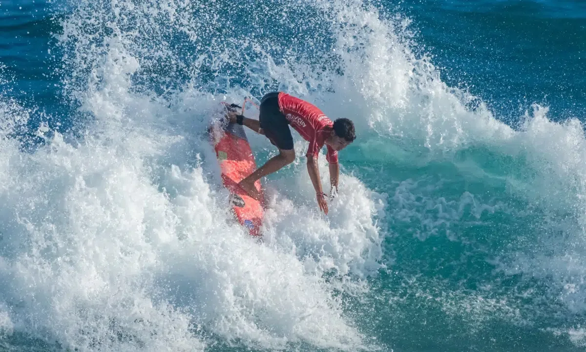 Seis brasileiros avançam em baterias do Mundial Júnior de Surfe em El Salvador