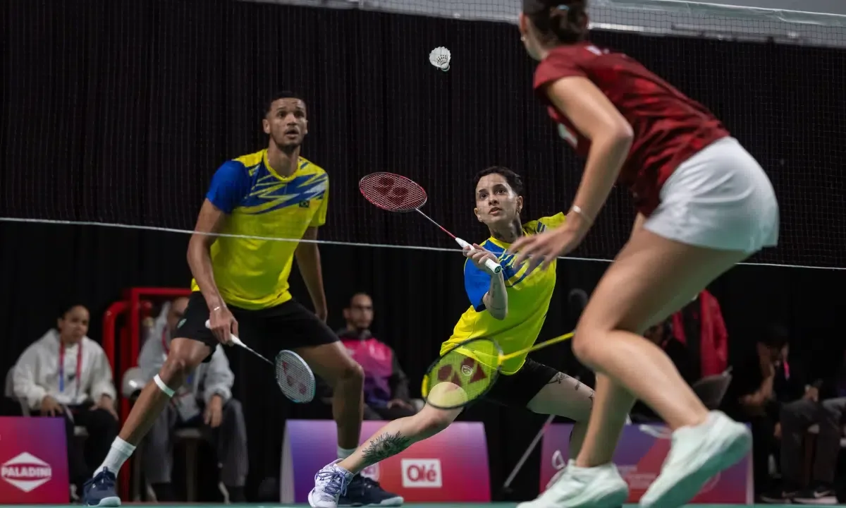 Brasil leva ouro por equipes e disputa quatro finais internas no badminton