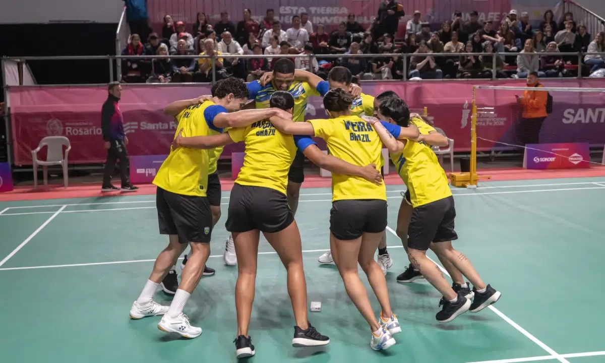 Brasil bate Peru e leva ouro por equipes no badminton em Santa Fé