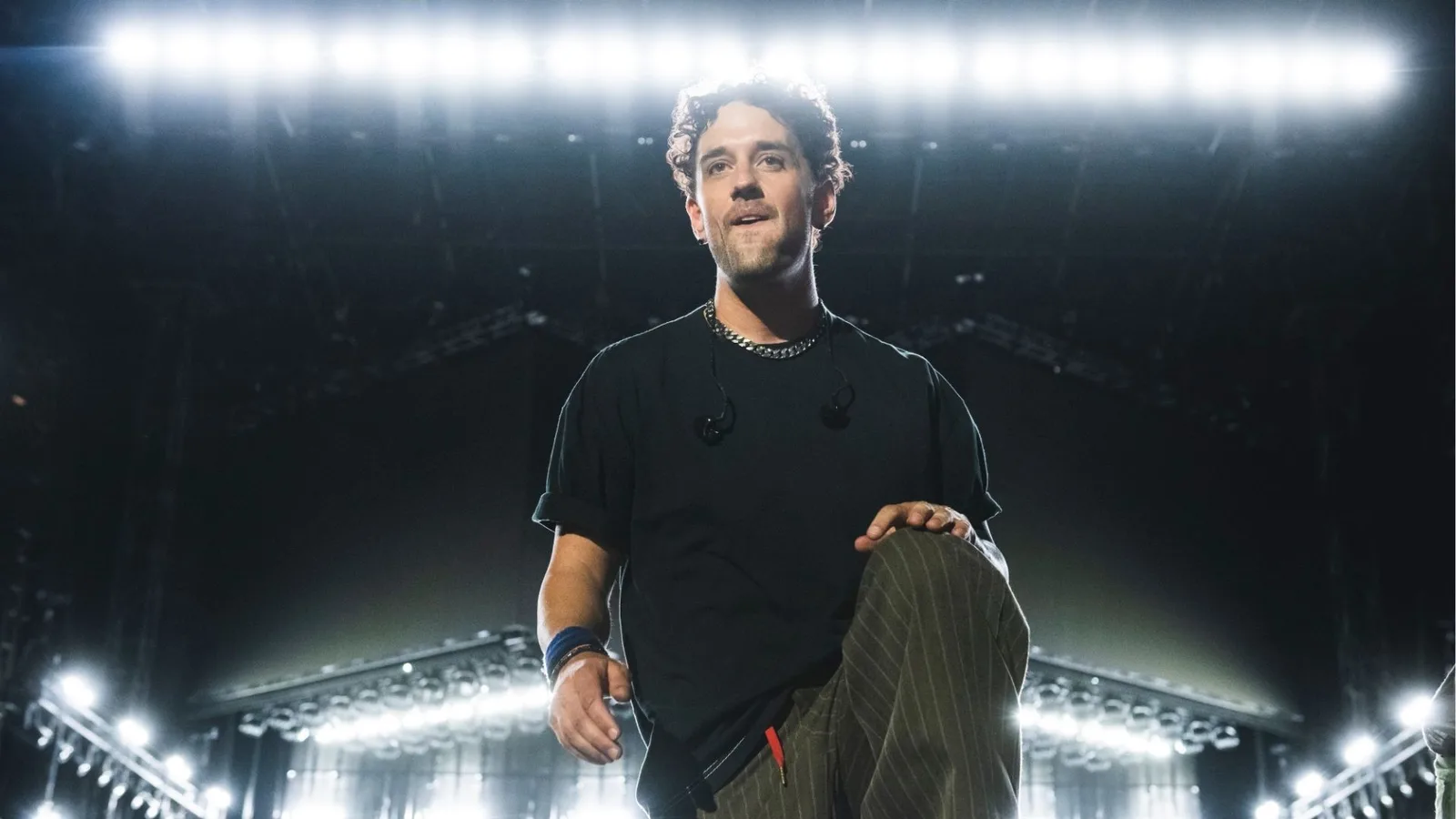 Baterista do Linkin Park recria “Óculos” dos Paralamas de improviso