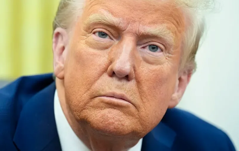 Trump evita apoiar Flávio Bolsonaro e promete acompanhar eleição brasileira