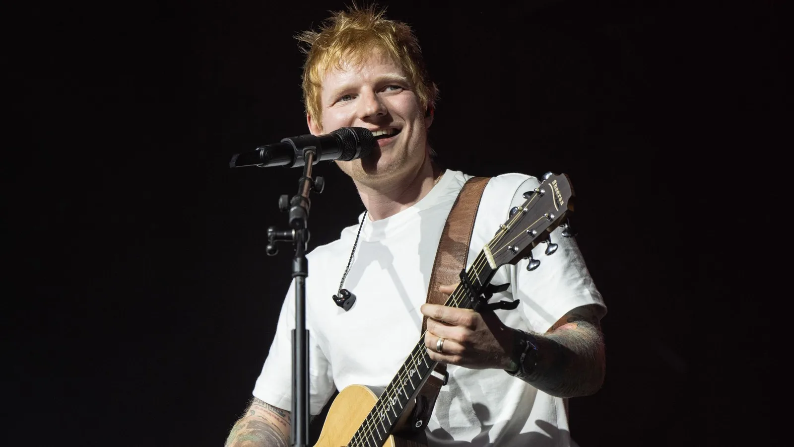 Ed Sheeran responde a críticas públicas do primo Jethro Sheeran