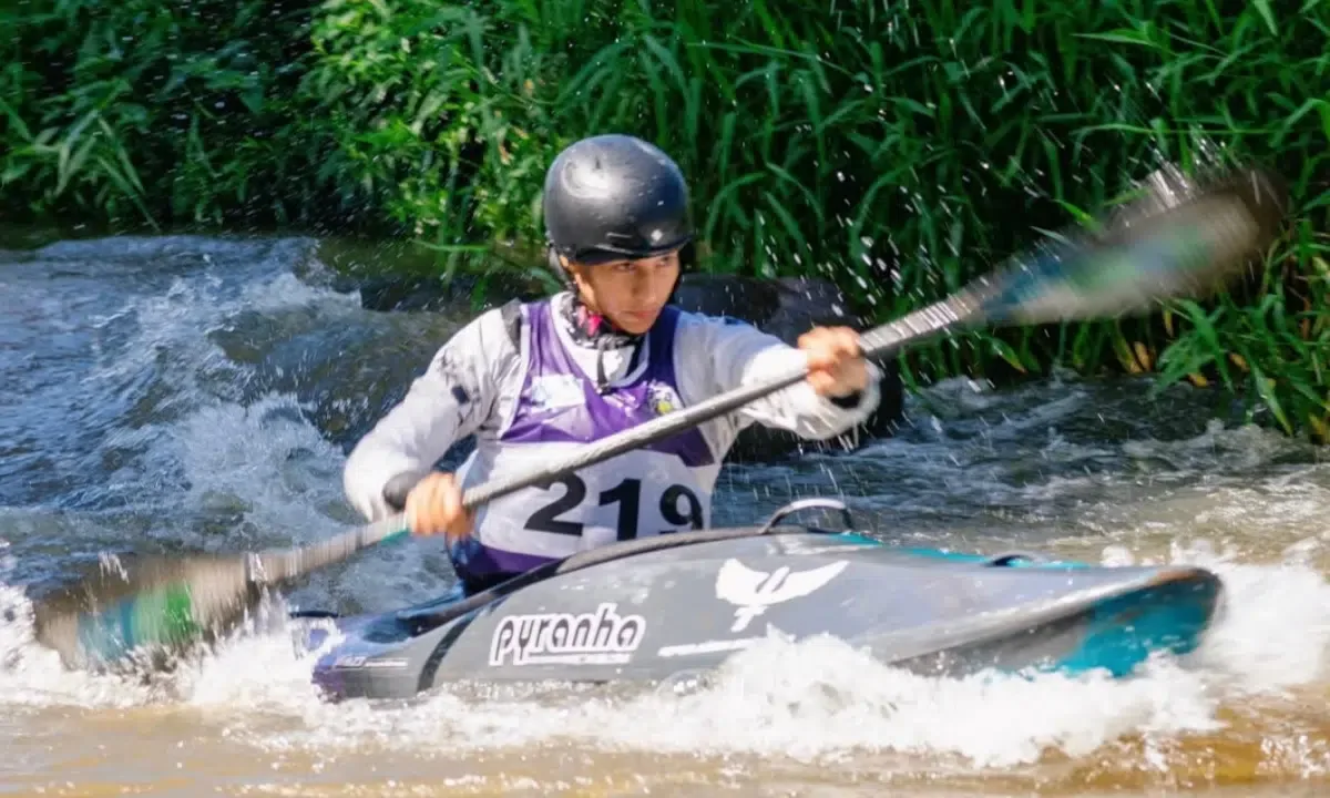 Omira Estácia conquista ouro no caiaque cross nos Jogos Sul-Americanos