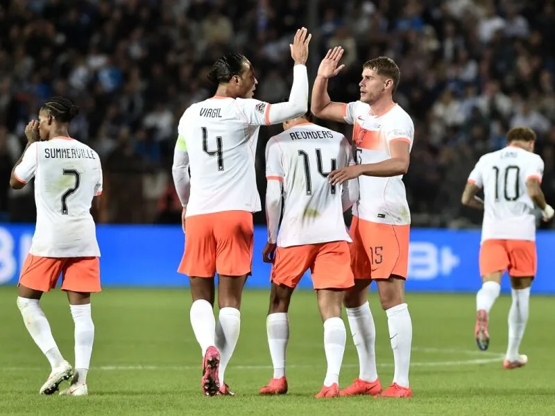 Holanda busca empate por 2 a 2 com a Grécia na Liga das Nações