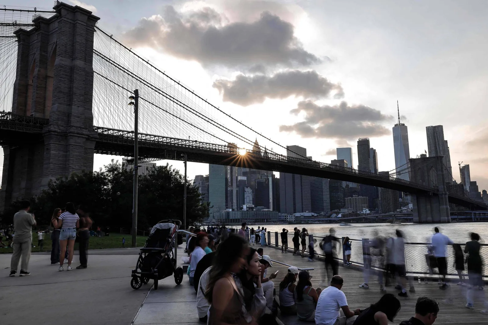 Homem morre após confronto com policiais nos cabos da ponte do Brooklyn