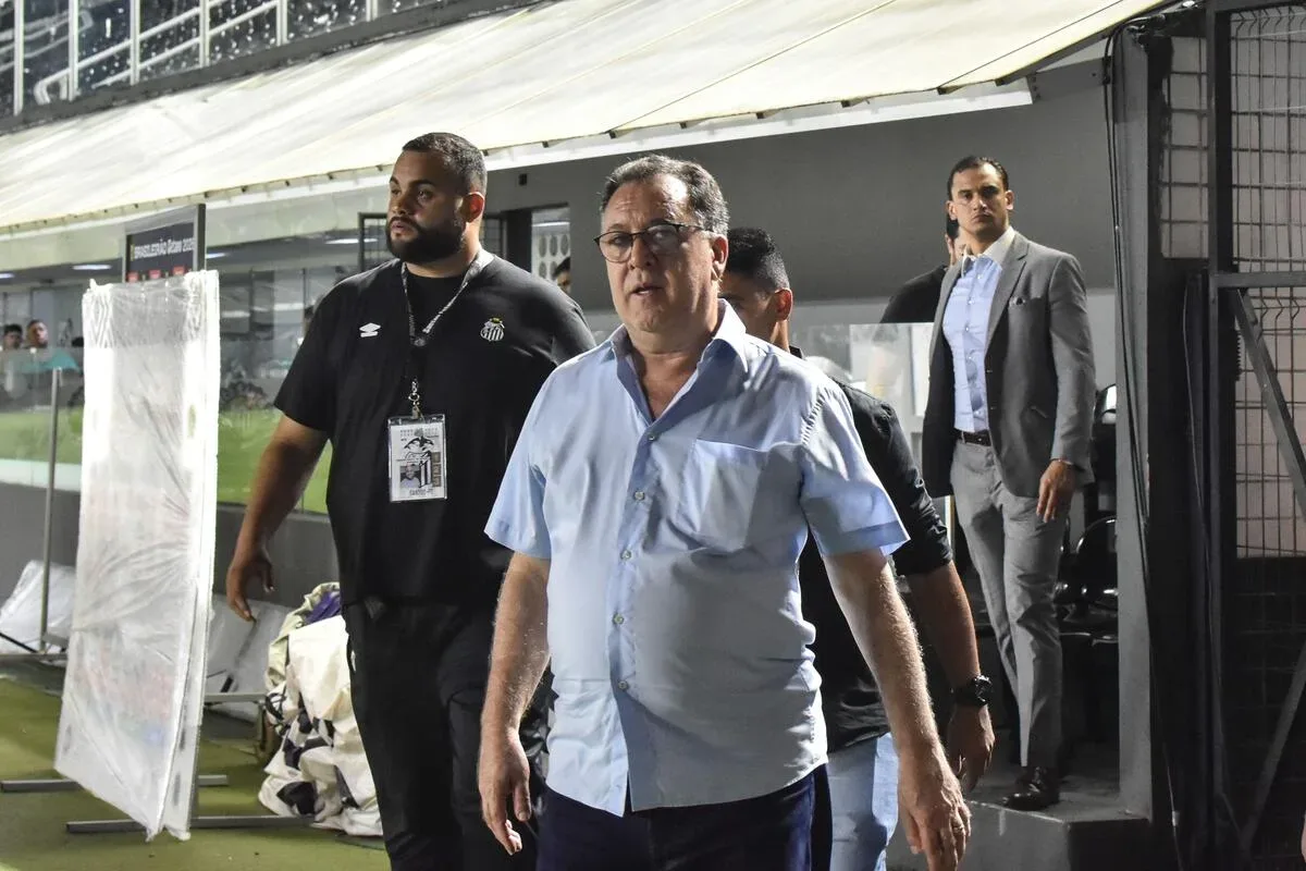 Santos admite possível atraso em direitos de imagem após eliminações