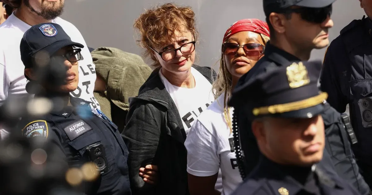 Susan Sarandon é detida em protesto contra Netanyahu em Nova York