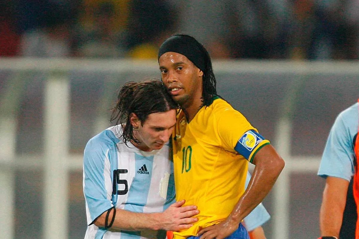 Ronaldinho homenageia Messi antes do último jogo pela Argentina