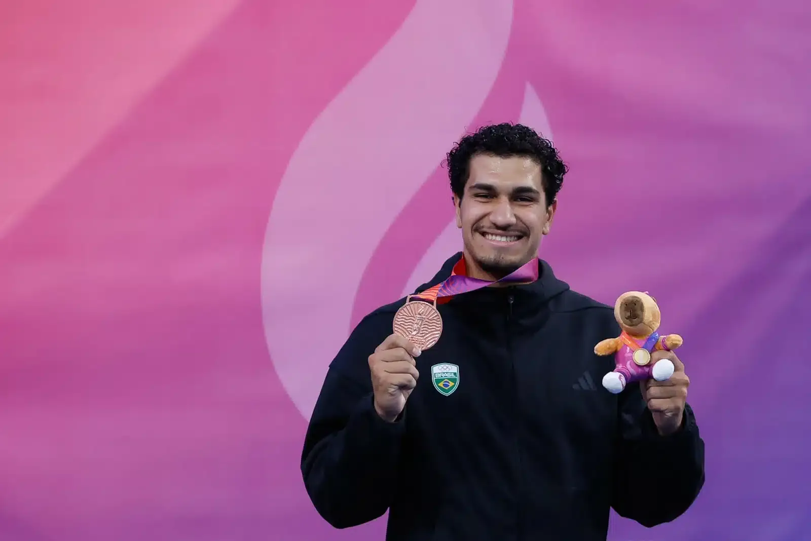 Miguel Pereira conquista bronze nos saltos ornamentais em Santa Fé 2026