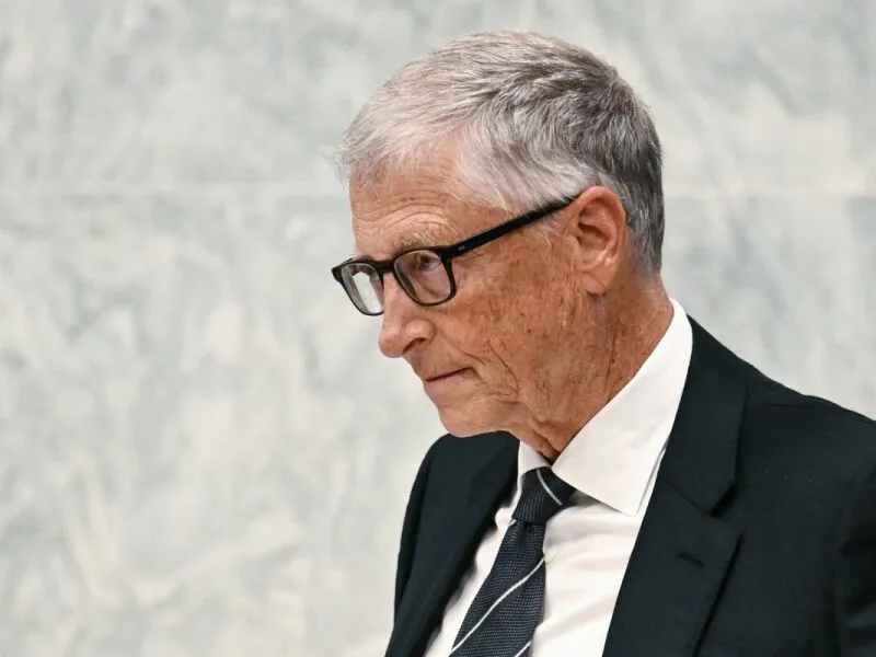 Gates questiona espera por ataques para exigir controle de IA