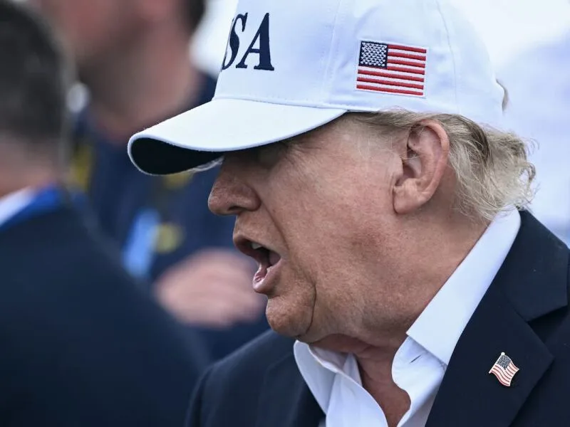 Trump ameaça Irã após suspeita de ataque em voo para Israel