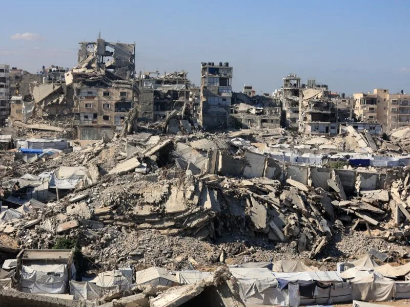 Ataques israelenses matam três em Gaza três anos após ofensiva do Hamas