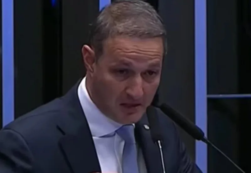 Derrite posa de linha-dura, mas atuou para enfraquecer a PF e o combate às facções