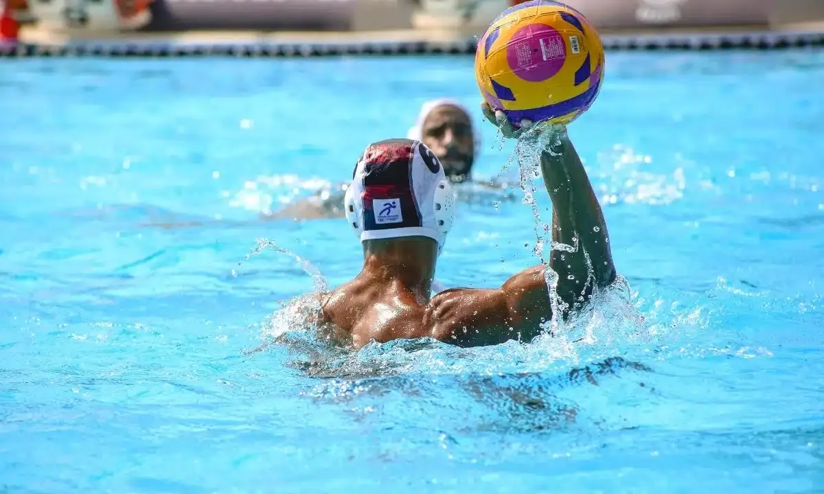 Polo aquático ganha espaço entre adultos que buscam esporte coletivo