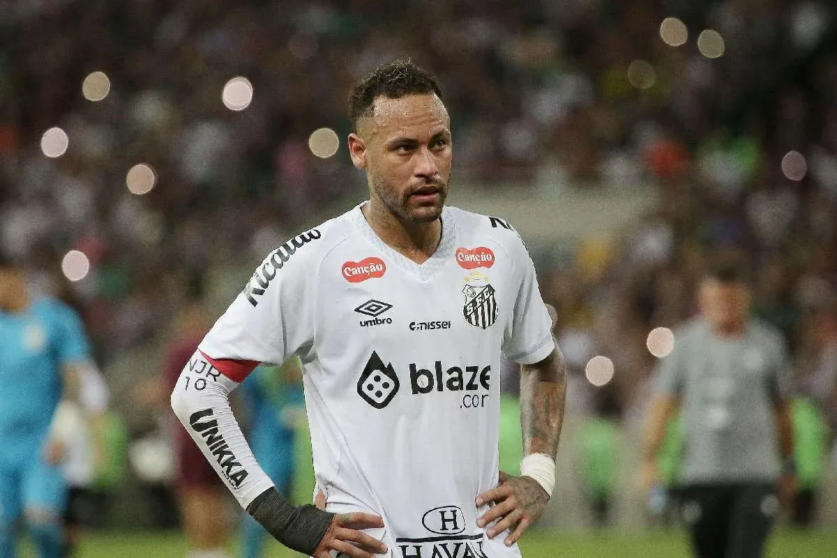 Neymar participa de treino e pode voltar ao time titular do Santos