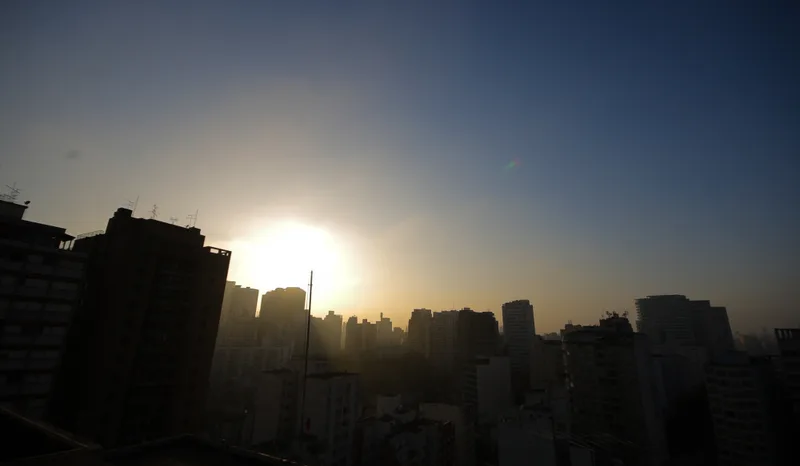 Feriado terá chuva isolada e calor de até 40 °C no Brasil