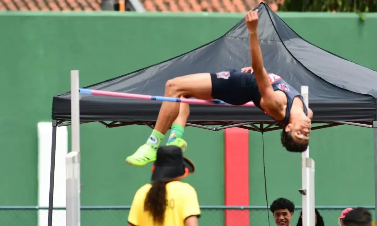Enzo Gandolfe supera marca de Renan Gallina no salto em altura Sub-16