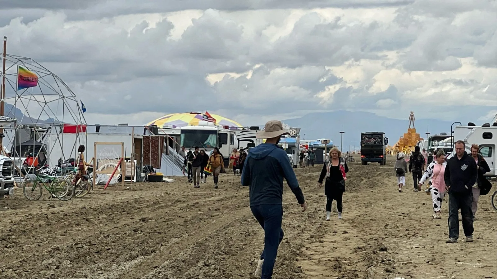 Burning Man 2026 registra três mortes no deserto de Nevada