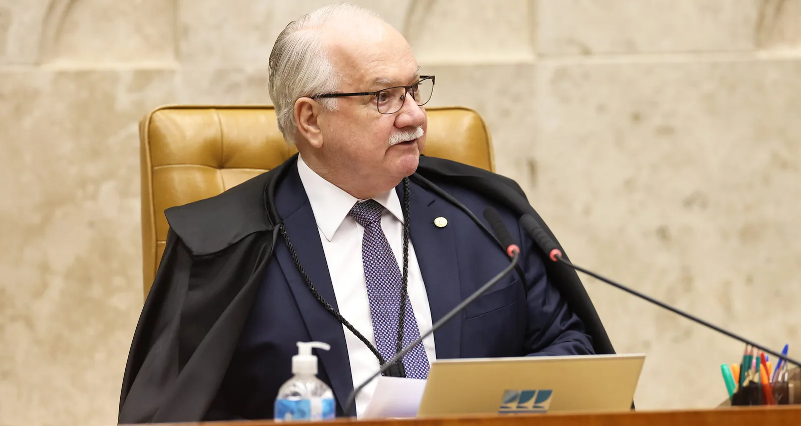 Fachin busca acordo sobre sessão que pode abrir investigação contra Moraes