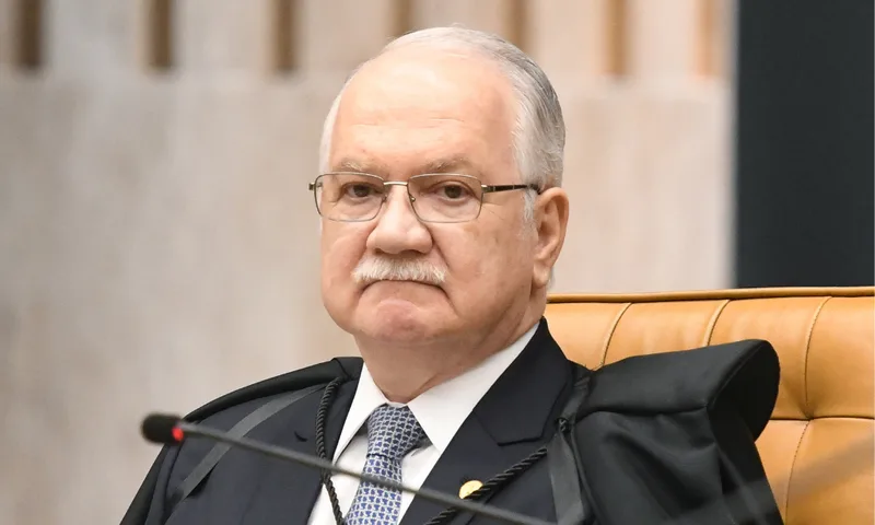 Fachin manda Mendonça liberar documentos do caso Banco Master em 24 horas
