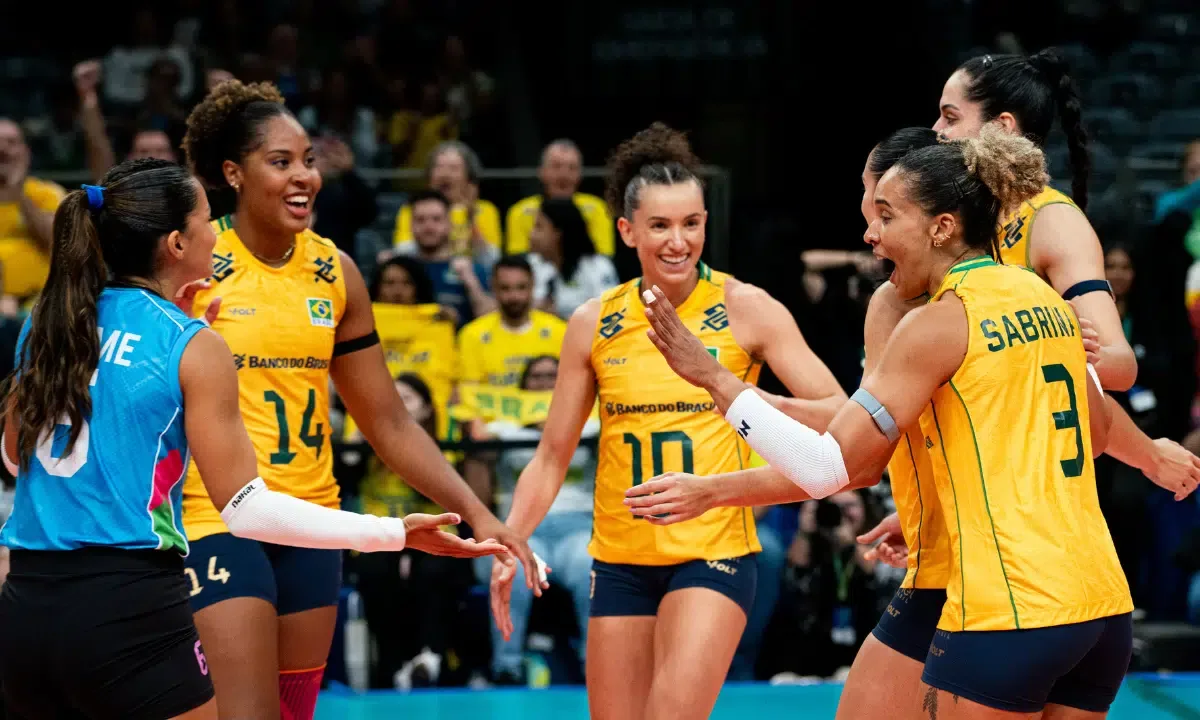 Brasil fecha partida contra o Peru sem perder um set no vôlei feminino