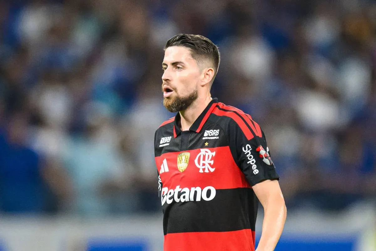 Jorginho aponta dupla punição após revisão de lance em Santos x Flamengo