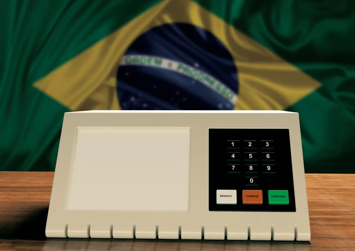 Caiado propõe novas regras para o STF, enquanto Flávio mira apoio de Tarcísio