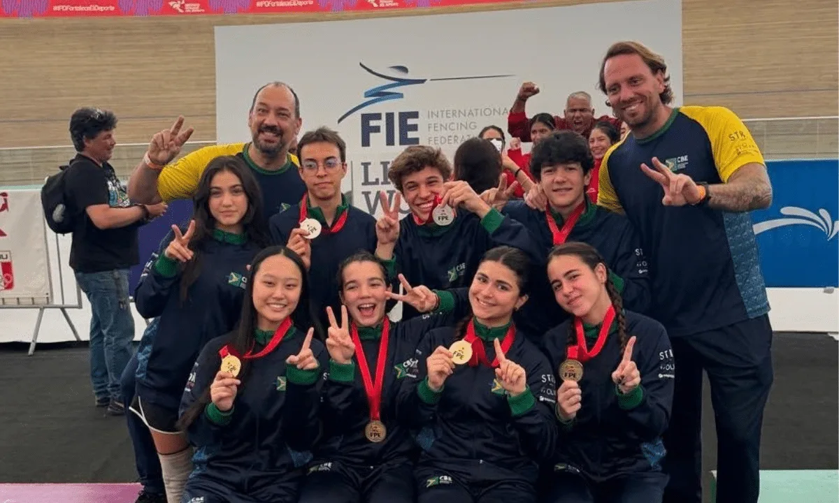 Seleções brasileiras sobem ao pódio no florete por equipes em Lima